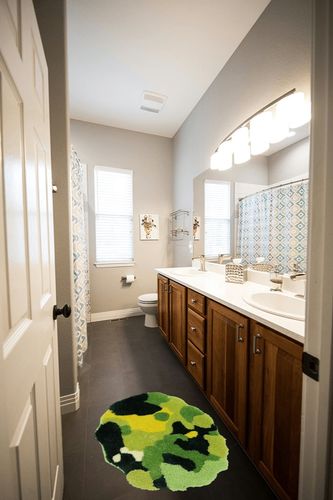 Zeeinx Moss Bathroom Rugs Cute Green Bathroom Rugs Non Slip Shaggy Absorbent Bath Rugs Moss Bath Mat for Tub and Shower,Machine Washable,20”x32” in Wooden and Grey Bathroom