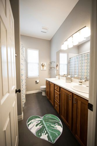 AKUJI Variegated Monstera 33.5" X 26" Non Slip Absorbent Tufted Leaf Rug - Plant Rugs for Bathroom, Baby Kids Room, Classroom, or Kitchen | Machine Washable Nature Bathmat or Home Decor Accessories in Wooden and Grey Bathroom