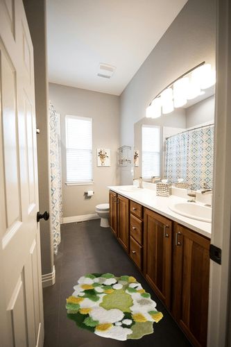 Moss Turfting Rugs, Cute Green Moss Leaf Bathroom Rugs, Non-Slip 3D Moss Area Rug, Super Absorbent Moss Rug Washable Area Rug for Home Bathroom Bedroom Toilet Front Door Entryway Doormat Decor in Wooden and Grey Bathroom