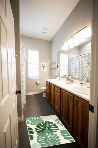 Lukinbox Green Bathroom Rugs Non Slip, Cute Washable Bath Rugs Mat, Small Leaf Bathroom Mat Soft Plant Area Rug for Indoor Shower Bathtub, 20"x31" in Wooden and Grey Bathroom