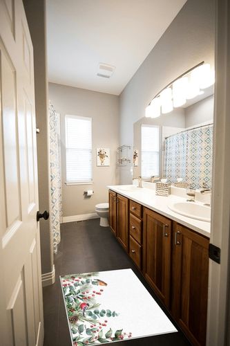 Area Rug 2x3 Feet, Christmas Berry Eucalyptus Leaves Rug, Rugs for Living Room Decor Bedroom Decor Kids Room, Non-Slip Living Room Rugs, Comrft Carpet Washable Rug in Wooden and Grey Bathroom