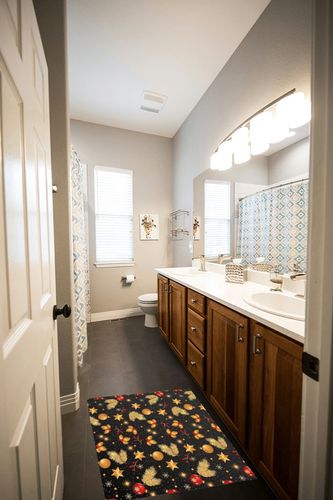 Area Rug, Golden Feathers Berry Merry Christmas Rug, 2x3 Feet Rugs for Living Room Bedroom Kids Room Kids Room Nursery Classroom, Non-Slip Comrft Carpet Washable Rug in Wooden and Grey Bathroom