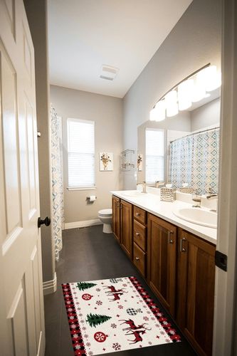 Area Rug 2x3 Feet, Snowflake Christmas Reindeer Christmas Rug, Rugs for Living Room Decor Bedroom Decor Kids Room, Non-Slip Living Room Rugs, Comrft Carpet Washable Rug in Wooden and Grey Bathroom