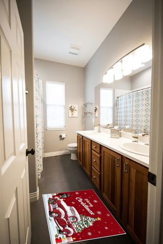 Area Rug, Snowflake Vintage Red Truck with Xmas Tree Christmas Snowman Rug, 2x3 Feet Rugs for Living Room Bedroom Kids Room Kids Room Nursery Classroom, Non-Slip Comrft Carpet Washable Rug in Wooden and Grey Bathroom