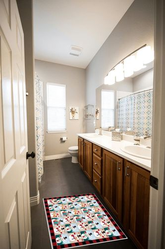 Area Rug 2x3 Feet, Xmas Truck Snowman Santa Claus Xmas Tree Christmas Snowman Rug, Rugs for Living Room Decor Bedroom Decor Kids Room, Non-Slip Living Room Rugs, Comrft Carpet Washable Rug in Wooden and Grey Bathroom