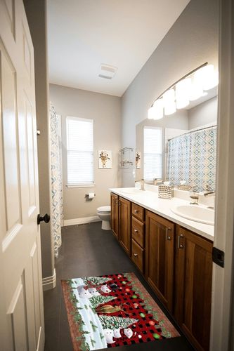 Area Rug, Winter Snowflake Buffalo Plaid Xmas Tree Christmas Snowman Rug, 2x3 Feet Rugs for Living Room Bedroom Kids Room Kids Room Nursery Classroom, Non-Slip Comrft Carpet Washable Rug in Wooden and Grey Bathroom