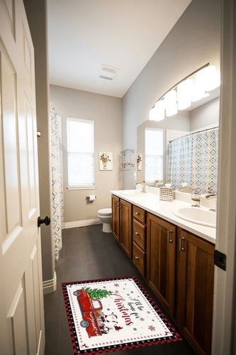 Area Rug, Snowflake Winter Cardinals Xmas Tree Vintage Red Truck Merry Christmas Rug, 2x3 Feet Rugs for Living Room Bedroom Kids Room Kids Room Nursery Classroom, Non-Slip Comrft Carpet Washable Rug in Wooden and Grey Bathroom