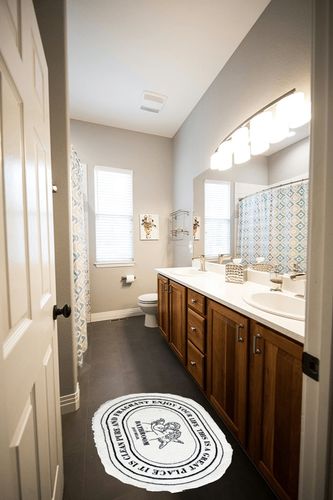 Black White Bathroom Rugs, Angel Bath mat, 19.7x31.5inch Cute Bathroom Rugs, Bathroom Decor Plush Bathmat Carpets, Simple Style and Absorbent Microfiber Bath Rugs in Wooden and Grey Bathroom