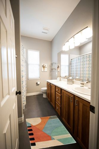 SAFAVIEH Rodeo Drive Collection Accent Rug - 2' x 3', Gold, Handmade Mid-Century Modern Abstract Wool, Ideal for High Traffic Areas in Entryway, Living Room, Bedroom (RD863A) in Wooden and Grey Bathroom