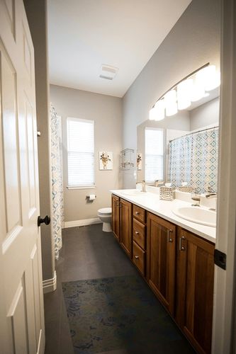 Momeni Rugs Newport Collection, 100% Wool Hand Tufted Loop Cut Contemporary Area Rug, 2' x 3', Blue in Wooden and Grey Bathroom