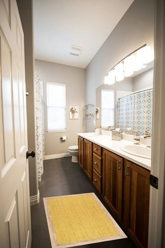 nuLOOM Eleonora Casual Jute Accent Rug, 2x3, Yellow in Wooden and Grey Bathroom