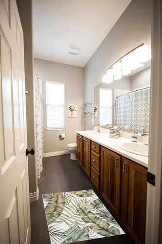 nuLOOM Elen Machine Washable Natural Leaves Accent Rug, 2x3, Olive in Wooden and Grey Bathroom