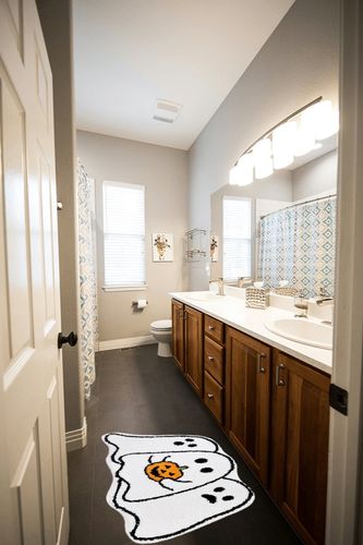 TRUEDAYS Halloween Decor Ghost Bath Mat for Bathroom, Cute Halloween Decoration White Ghost Bathroom Rug Non Slip Cartoon Bath Rug Bathroom Mat Plush Shower Rugs Washable in Wooden and Grey Bathroom