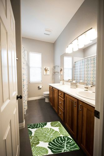 Panstar Green Leaves Bath Mat, Non Slip Large Plant Monstera Leaf Bath Rug Absorbent Bathtub Rug Bathroom Plush Shower Rugs (20"X30") in Wooden and Grey Bathroom