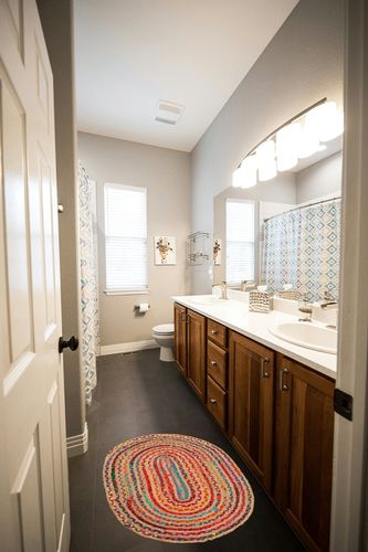 Multicolor Rag Rug 2x3 Feet Braided Oval Rugs for Living Room Area Rug Colorful - Reversible Rustic Rug Chindi Jute Rug 2x3 - Dining Room Rugs for Under Table Home Decor Gift - Colorful Boho Rug in Wooden and Grey Bathroom