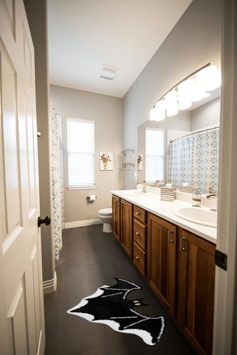 TRUEDAYS Halloween Decor Black Bat Bath Mat for Bathroom, Cute Halloween Decoration Bat Black Bathroom Rug Non Slip Cartoon Bath Rug Bathroom Mat Plush Shower Rugs Washable in Wooden and Grey Bathroom