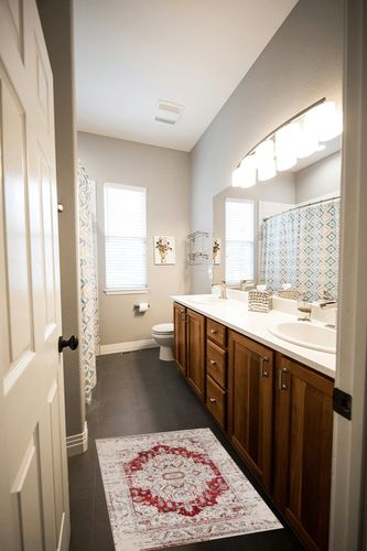 SUPERIOR Indoor Small Area Rug, Modern Farmhouse Medallion Decor for Living/Dining Room, Office, Bedroom, Entryway, Kitchen, Home Floor Throw, Jute Backed Rugs, Marquis Collection, 2' x 3', Red in Wooden and Grey Bathroom