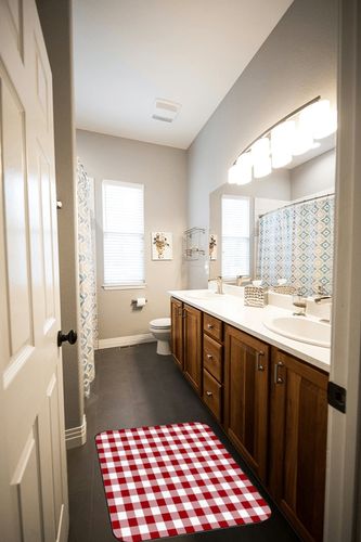 Seven Roses Farmhouse Red Plaid Area Rugs for Living Room, Large Indoor Outdoor Area Rug Washable, Rustic Red White Checkered Kitchen Runner Carpet Floor Mats Throw Accent Rugs for Bedroom 2'x3' in Wooden and Grey Bathroom