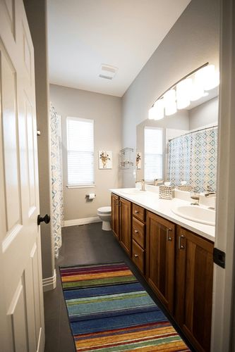 ‎Contemporary ‎Stain Resistant, Fade resistant, Durable, Washable Rug in Wooden and Grey Bathroom