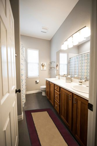 Minuteman International Contemporary II Berry Wool Hearth Rug, Rectangular in Wooden and Grey Bathroom