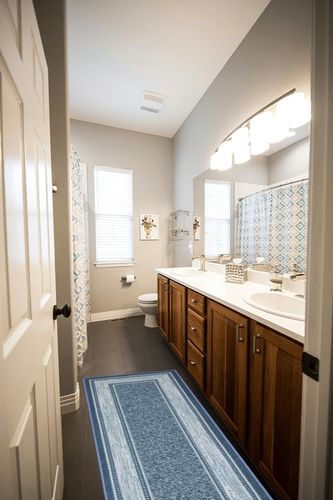 Machine Washable Bordered Design Non-Slip Rubberback 2x5 Traditional Runner Rug for Hallway, Kitchen, Bedroom, Entryway, 20" x 59", Blue in Wooden and Grey Bathroom