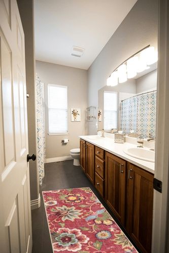 Beeiva Kitchen Runner Rug Non Slip, 2x5 Red Floral Laundry Room Rug, Modern Small Bedside Porch Rug Machine Washable Rug for Entryway Bedroom Kitchen Floor Mats for in Front of Sink in Wooden and Grey Bathroom