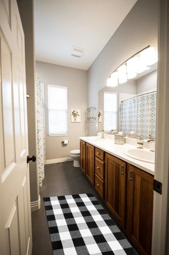 Frendy Buffalo Plaid Outdoor Rug, 27.5" x 43" (2.3' x 3.6') Hand-Woven Plaid Rug for Front Porch, Washable Layered Door Mat, Cotton Black and White Checkered Rug for Living Room/Entryway in Wooden and Grey Bathroom