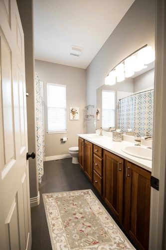 SAFAVIEH Antiquity Collection 2'3" x 4' Sage AT21D Handmade Traditional Oriental Premium Wool Accent Rug in Wooden and Grey Bathroom