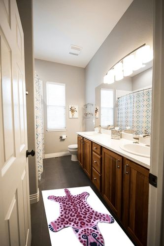 Leopard Print Rug, Pink Faux Cowhide Cheetah Fur Skin Carpet Mat with Anti-Slip Animal Printed Area Rug for Bedroom, Home Office (44.1x29.2 inch) in Wooden and Grey Bathroom