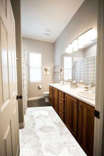 nuLOOM Cantrell Faded Transitional Fringe Runner Rug, 2' 8" x 8', Ivory in Wooden and Grey Bathroom