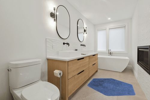 Ultra Soft Rug 4.6 ft in Scandinavian Neutral bathroom