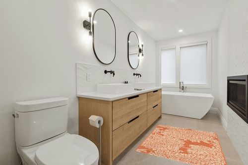 Safavieh Martha Stewart Msr4125A 4'0" x 5'7" Terracotta / Beige Area Rug in Scandinavian Neutral bathroom