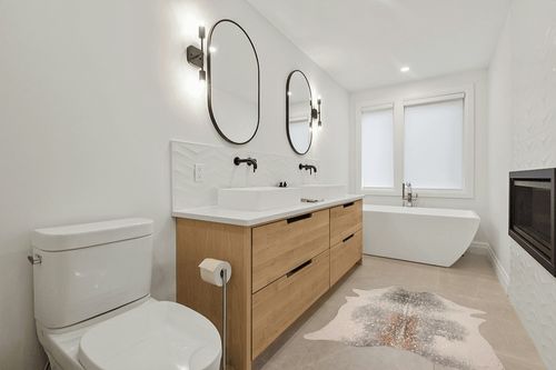 Loloi II Bryce Collection BZ-07 Pewter/Gold, Contemporary 3'-10" x 5' Accent Rug in Scandinavian Neutral bathroom