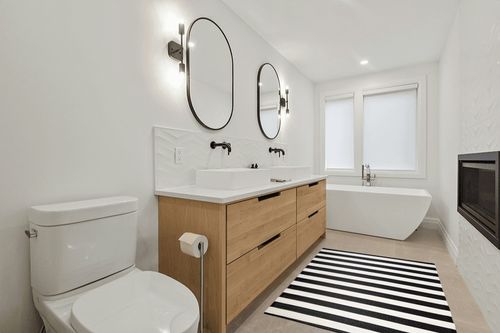 DII Outdoor Rug Collection Reversible Woven Polypropylene Plastic Straw Mat, 4x6-Feet, Black & White in Scandinavian Neutral bathroom