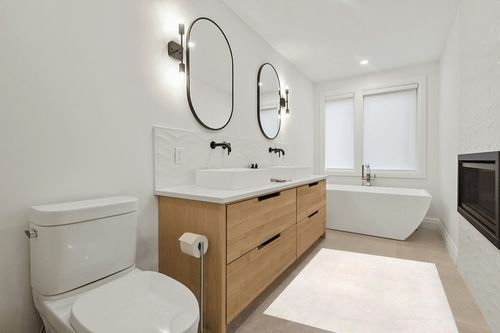 nuLOOM Loni Solid Machine Washable Shag Area Rug, 4' x 6', White in Scandinavian Neutral bathroom