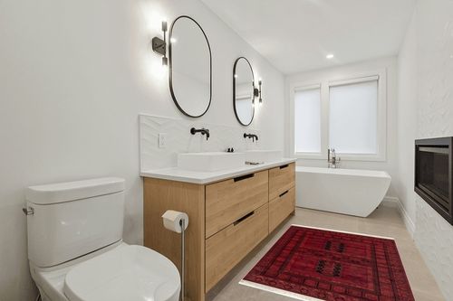 nuLOOM Billie Traditional Paneled Fringe Area Rug, 4' x 6', Red in Scandinavian Neutral bathroom
