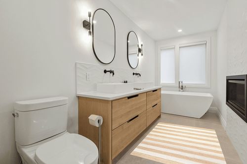 nuLOOM Alisia Flatweave Striped Jute Area Rug, 4x6, Off-white in Scandinavian Neutral bathroom