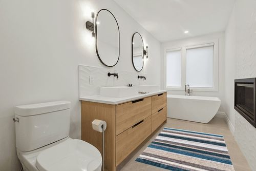 nuLOOM Drey Striped Shag Area Rug, 4' x 6', Blue Multi in Scandinavian Neutral bathroom