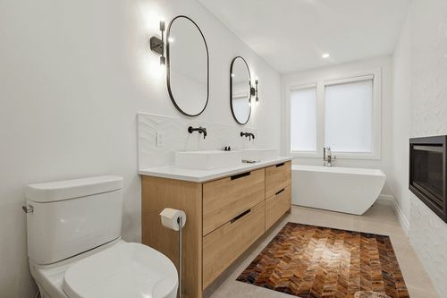 Sunshine Cowhides Cowhide Patchwork Area Rug Chevron Brindle Degrade Tricolor 4 x 6' in Scandinavian Neutral bathroom