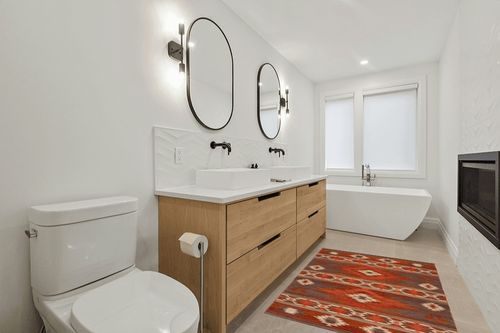 Safavieh Kilim Collection Accent Rug - 4' x 6', Brown & Dark Grey, Handmade Tribal Southwestern Boho Rustic Wool, Ideal for High Traffic Areas in Entryway, Living Room, Bedroom (KLM331T) in Scandinavian Neutral bathroom