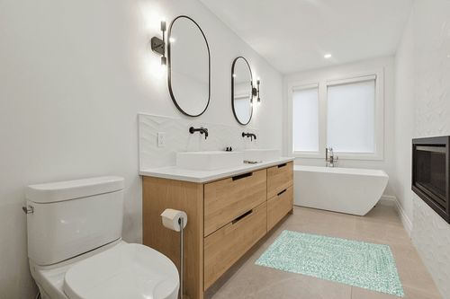 Super Area Rugs Farmhouse Braided Rug Cotton Kitchen Reversible Carpet Light Green & White, 4' X 6' Rectangle in Scandinavian Neutral bathroom