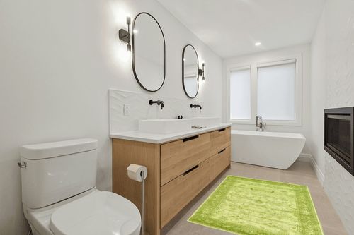 Unique Loom La Jolla Collection Farmhouse, Contemporary, Botanical, Traditional, Vintage Area Rug, 4 ft 0 x 6 ft 1 Rectangular, Light Green/Green in Scandinavian Neutral bathroom