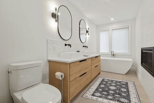 nuLOOM Mollie Machine Washable Traditional Border Area Rug, 4' x 6', Charcoal in Scandinavian Neutral bathroom