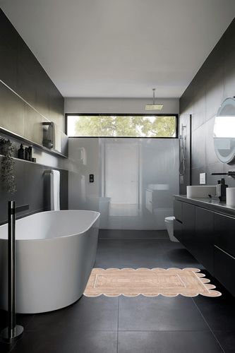 Chouhan Rugs Area Rug Natural Jute Hand Braided Rug White Scalloped Runner in Black Modern Bathroom