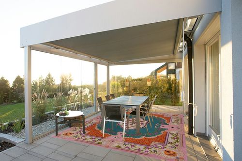 SAFAVIEH Bellagio Collection Area Rug - 8' x 10', Blue & Pink, Handmade Medallion Wool, Ideal for High Traffic Areas in Living Room, Bedroom (BLG535M) in Silver and Grey Outdoor Patio