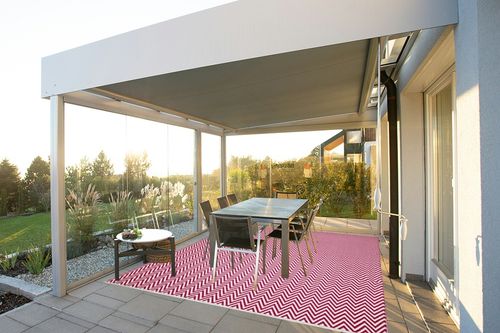 SAFAVIEH Montauk Collection Area Rug - 8' x 10', Red & Ivory, Handmade Chevron Cotton, Ideal for High Traffic Areas in Living Room, Bedroom (MTK812K) in Silver and Grey Outdoor Patio