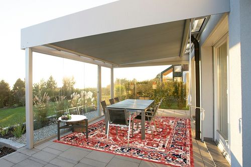 SAFAVIEH Charleston Collection Area Rug - 8' x 10', Red & Ivory, Oriental Distressed Design, Non-Shedding & Easy Care, Ideal for High Traffic Areas in Living Room, Bedroom (CHL411Q) in Silver and Grey Outdoor Patio
