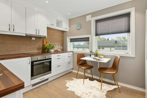 NuLOOM Iraida Contemporary Faux Cowhide Area Rug, 3' 10" x 5', Off-white in Wood and White Small Kitchen