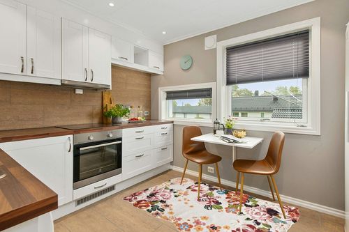 Boho Farmhouse Floral Rug for Bedroom, Low Pile Thin 4x6 Area Rug Machine Washable Soft Shag Nursery Rug Non-Slip Kithcen Entryway Rugs Shabby Chic Vintage Flowers Indoor Floor Carpet for Living Room in Wood and White Small Kitchen