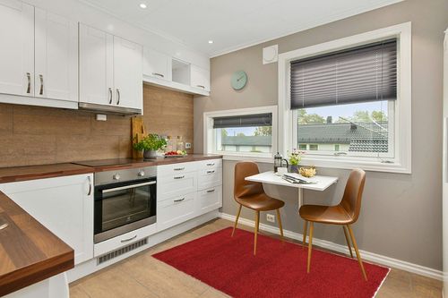 Unique Loom Solid Shag Collection Area Rug (4' 1" x 6' 1" Rectangle, Cherry Red) in Wood and White Small Kitchen